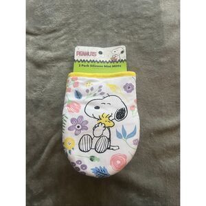 Peanuts Spring 2-Pack Silicone Mini Mitts NEW